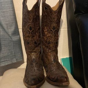 Corral Snip Toe Western Boots. Comfortable to walk in and perfect for concerts!